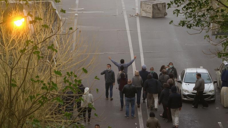 Por que o regime clerical do Irã resiste aos protestos