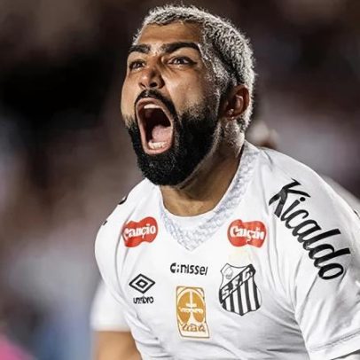 Gabigol marca gol pelo Santos contra o Corinthians no Paulistão