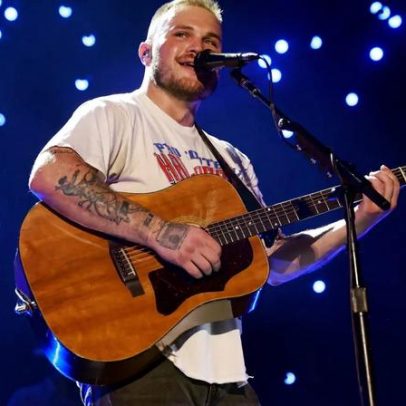 Separações difíceis e música sobre ICE: 5 destaques do álbum de Zach Bryan
