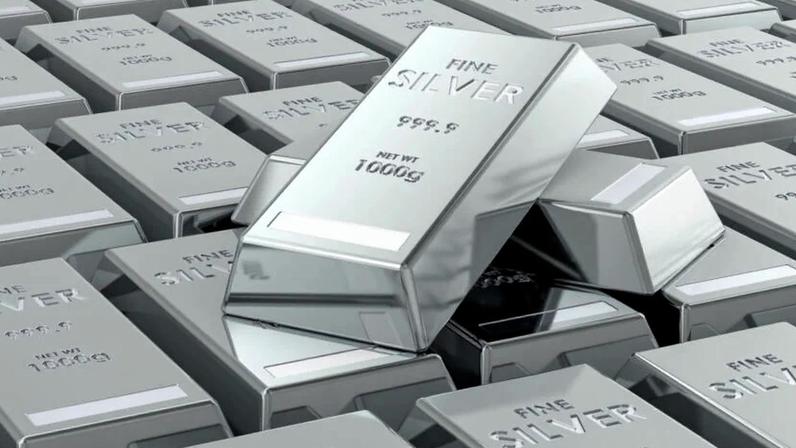 Getty Images Barras de prata bullion em fundo neutro