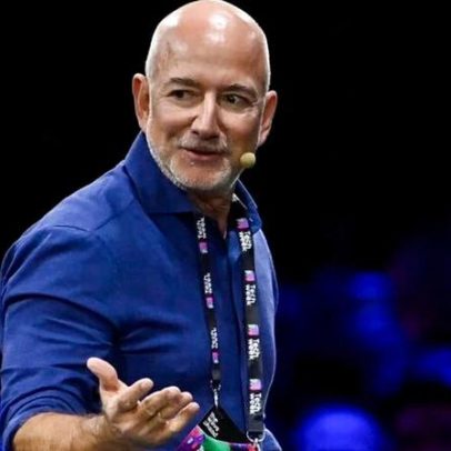 Bezos volta a ser o 3º homem mais rico após fechamento de lojas da Amazon