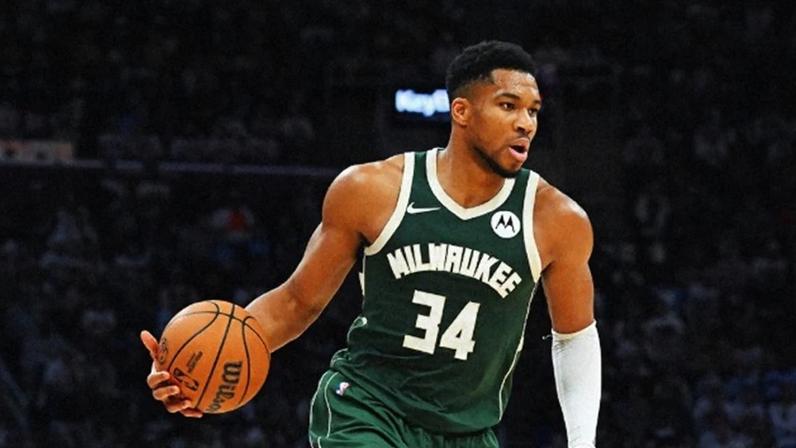 Giannis Antetokounmpo Jaylen Brown