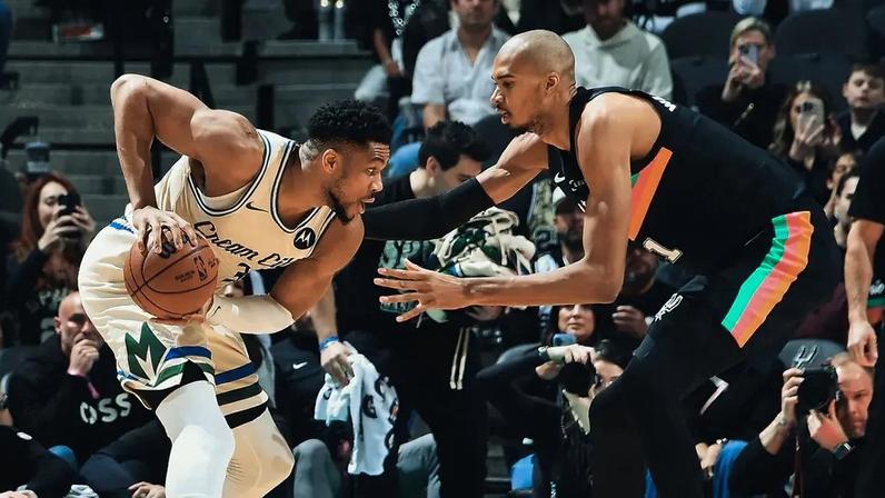 Giannis Antetokounmpo trocas Bucks