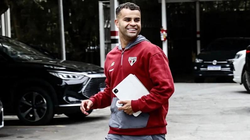 Alisson treinou no CT na quarta (Foto: Rubens Chiri/ São Paulo FC)