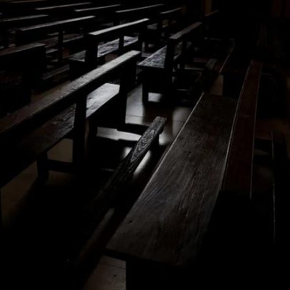 Igreja Católica Espanha indenizará vítimas de abuso sexual em acordo com governo