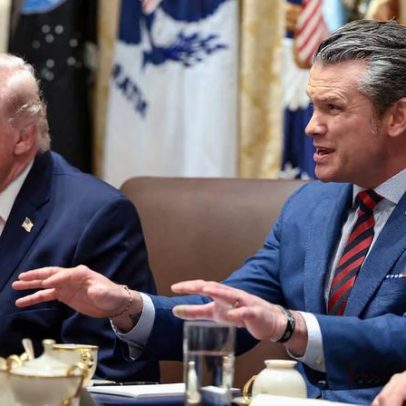 Hegseth diz a Trump que o Pentágono está pronto para o Irã