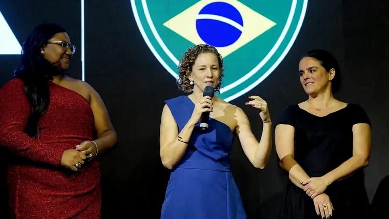 Yane Marques, vice-presidente do COB, discursa no Hall da Fama (Alexandre Loureiro/COB)