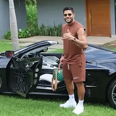 Hulk exibe carro de luxo após destaque em clássico pelo Atlético-MG