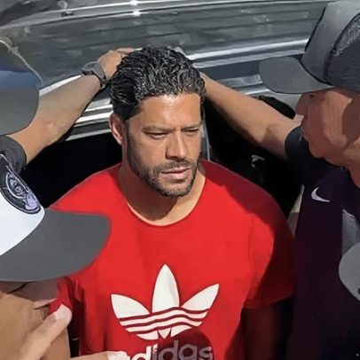Hulk conversa com torcedores no CT e explica situação no Atlético