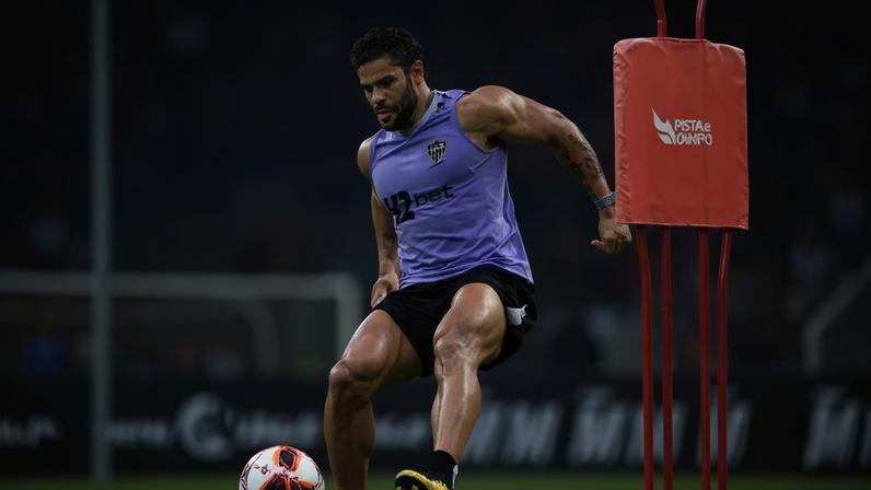 Hulk em treinamento na cidade do Galo (Foto: Pedro Souza / Atlético)