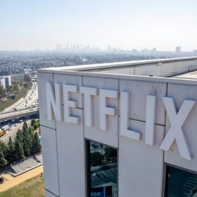Netflix avalia mudar proposta da Warner para oferta 100% em dinheiro