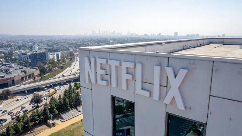 Netflix avalia mudar proposta da Warner para oferta 100% em dinheiro