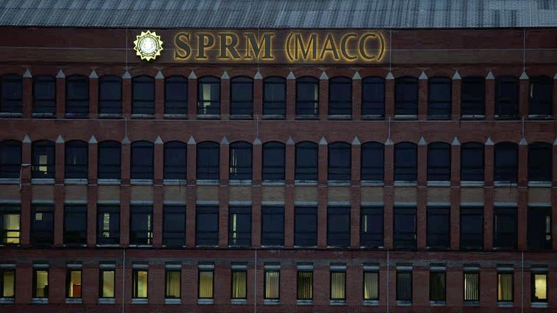 Malásia apreende 2,4 milhões ringgit ligados à corrupção em compras militares