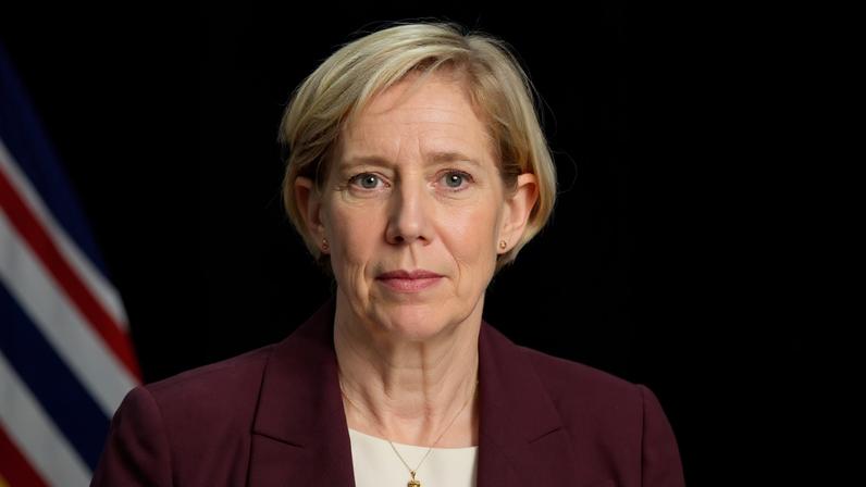 Governador do banco central da NZ enfrenta críticas por apoio ao Fed