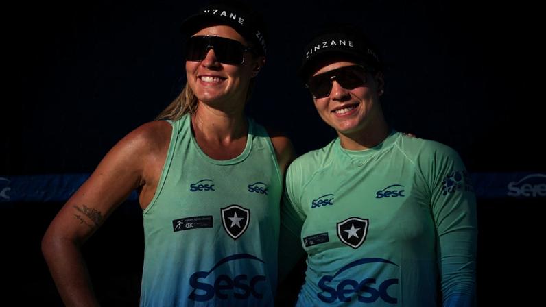 Thâmela e Vic durante treino apresentação no Sesc Botafogo Praia (Foto: Vitória Antunes)