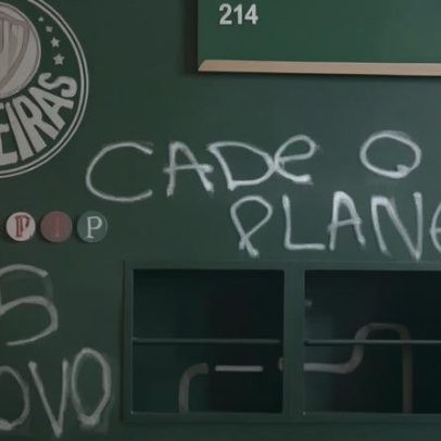 Muros da sede do Palmeiras são pichados após goleada para o Novorizontino