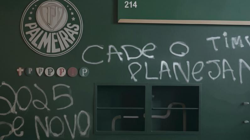 Muros sede do Palmeiras pichados