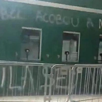 Palmeiras registra B.O. para identificar vândalos que picharam a sede