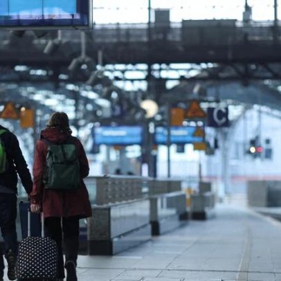 Transporte urbano alemão enfrenta paralisação na segunda-feira em meio a greve