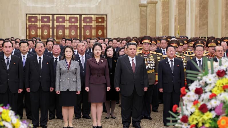 Filha de Kim Jong Un faz visita pública ao mausoléu estatal