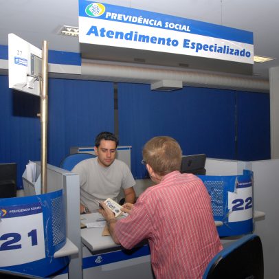 INSS libera extrato de janeiro com reajuste e IR isento, suspende atendimento
