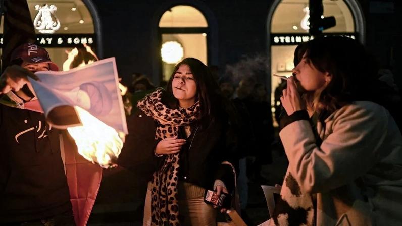 Protestos contra o regime iraniano em Milão, na Itália, em 13 de janeiro de 2026. Foto: Piero Cruciatti/AFP