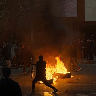 Irã intensifica repressão a protestos, mas diz estar aberto a diálogo com EUA