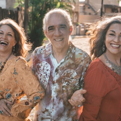 Trio JANAJU lança álbum de estreia 'Lindeira' e faz show de lançamento no Teatro Rival, no Rio