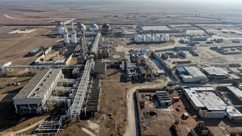 The Syrian government takes control of the Conoco gas plant after the withdrawal of the SDF from Deir al-Zor province