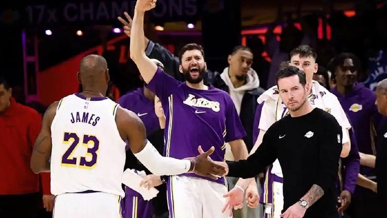 Lakers fecham contrato com ex-jogador do Hawks