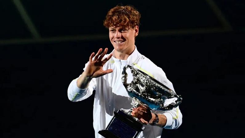 Jannik Sinner conquistou o segundo Australian Open da carreira, de forma consecutiva (Foto: Yuichi Yamazaki/AFP)