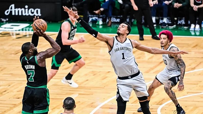 Wembanyama decisivo garante vitória do Spurs sobre Celtics