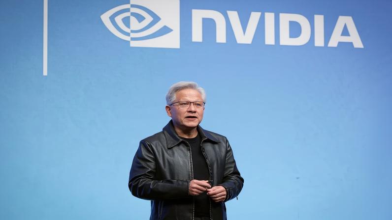 Jensen Huang, fundador e CEO da Nvidia, durante coletiva de imprensa em Tóquio, em 3 de outubro de 2025.