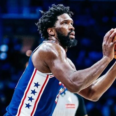 Embiid domina e 76ers derrotam Bucks