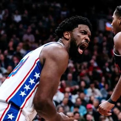 Embiid registra triplo-duplo em melhor atuação da temporada