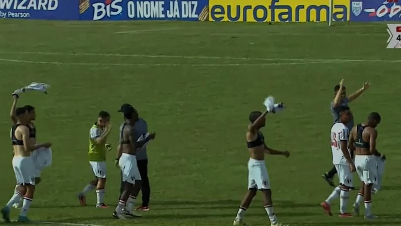 Jogadores do Botafogo-SP comemoram vitória contra o Vasco (Foto: Reprodução/X Sports)
