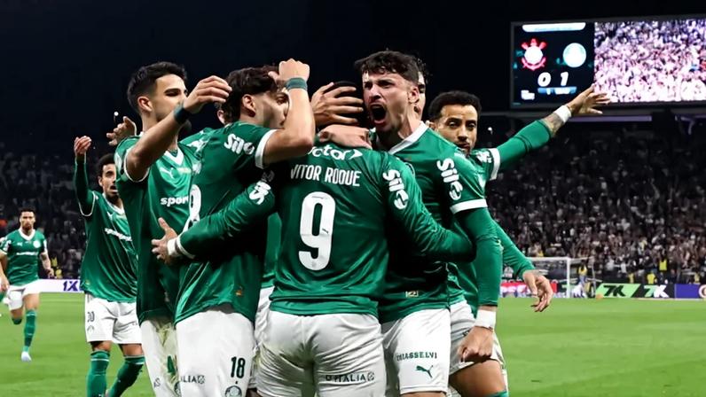 Jogadores do Palmeiras comemoram gol marcado