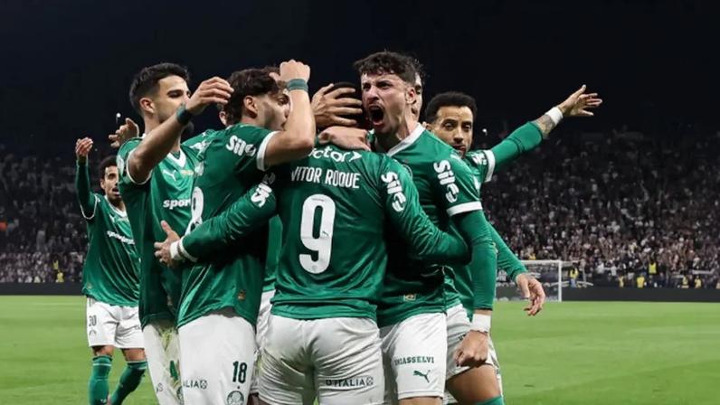 Jogadores do Palmeiras comemoram gol marcado