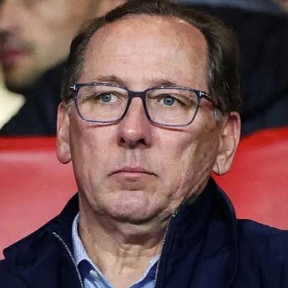 Torcida do Lyon divulga carta dirigida a John Textor chamando-o de vigarista