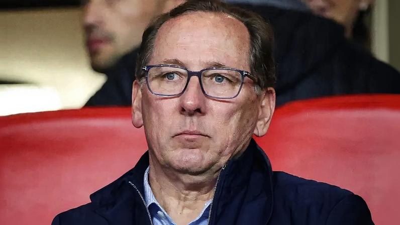 John Textor, dono da SAF do Botafogo, foi afastado do Lyon (Foto: Clement Mahoudeau/AFP)
