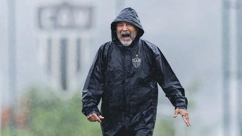 Jorge Sampaoli em treinamento na Cidade do Galo (Foto: Pedro Souza / Atlético)