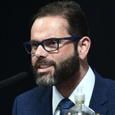 Senadores pedem ao STF prisão domiciliar humanitária para Bolsonaro após acidente na cela