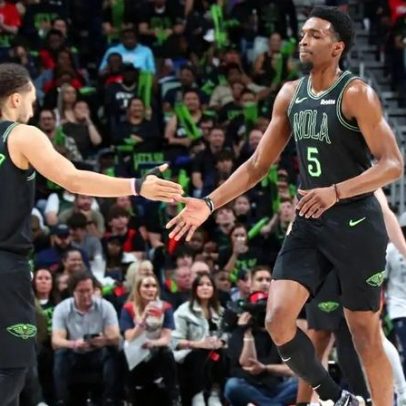 Rockets avaliam troca por jogador do Pelicans