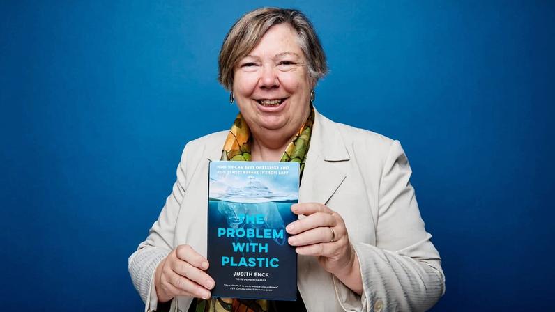 A poluição plástica exige ação urgente, diz a autora Judith Enck