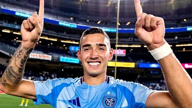 Jogador agrada Hernán Crespo (Foto: Divulgação)