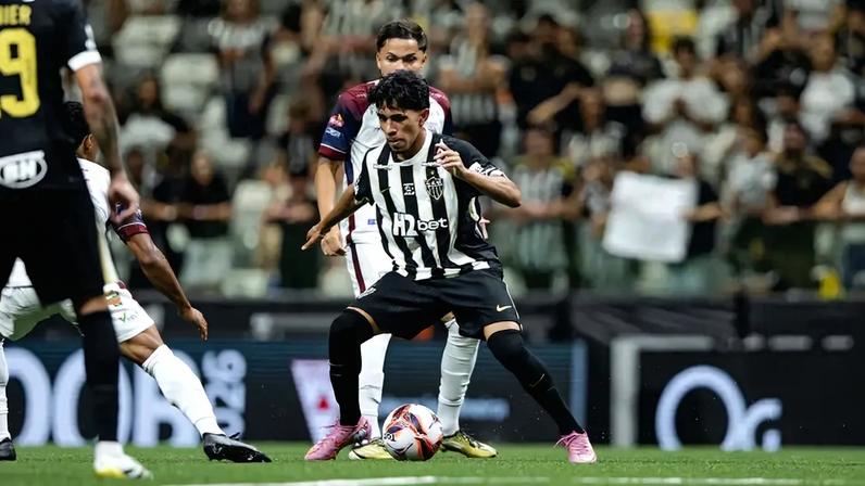Kauã Pascini contra o Betim (Foto: Pedro Souza / Atlético)