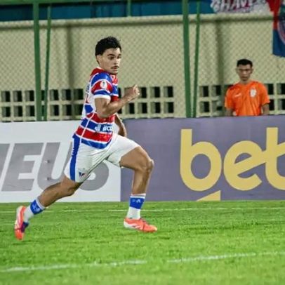Fortaleza encerra contrato de lateral e empresta dois jogadores