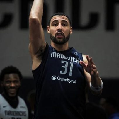 Klay Thompson celebra nova marca na carreira na NBA