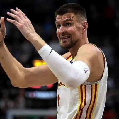 Hawks buscam troca por Kristaps Porzingis