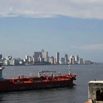 Trump impõe tarifas a bens de países que fornecem petróleo a Cuba, diz governo